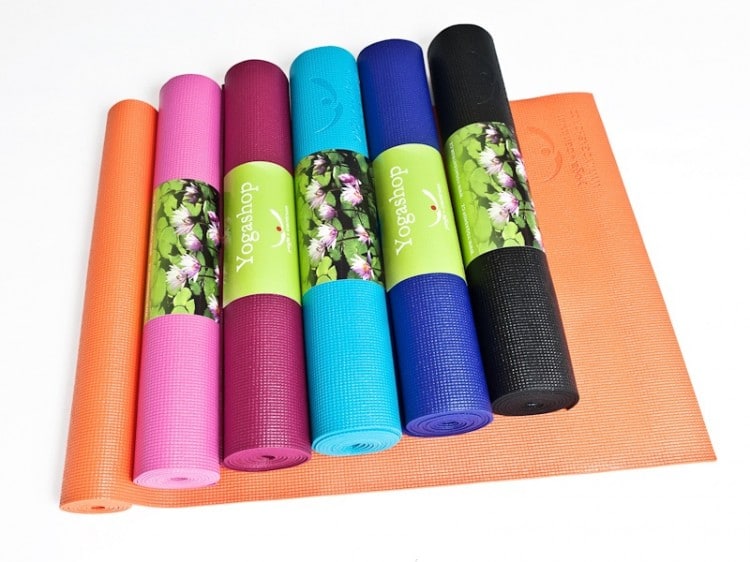 barevné podložky na jógu z PVC