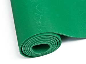 Zelená podložka na jógu z ekologického materiálu